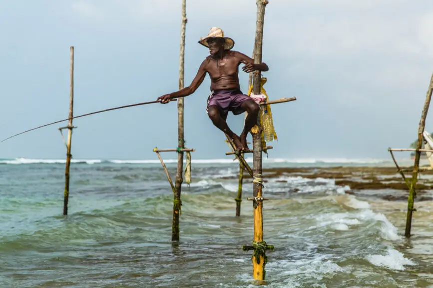 Stil de pescuit in Sri Lanka - Cum pescuiesc pescarii in Sri Lanka