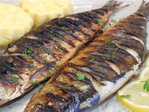Scrumbie de Dunăre la grătar cu mujdei și mămăliguță 12 Scrumbie de Dunăre la grătar cu mujdei și mămăliguță