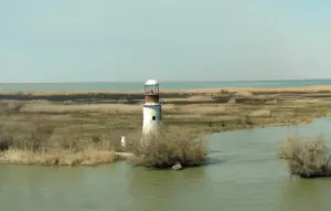 Farul de la Sulina – Un Far al Istoriei și Al Navigației în Delta Dunării