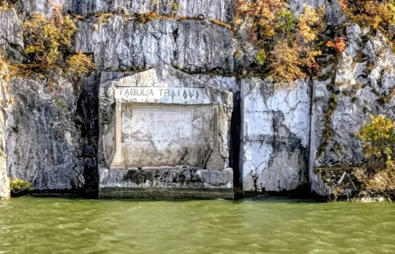 Tabula Traiana: Mărturia Grandioasă a Ingineriei Romane pe Dunăre 4 Tabula Traiana: Mărturia Grandioasă a Ingineriei Romane pe Dunăre