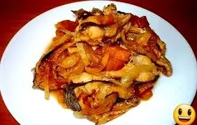 Conserve de Crap de Casă în Sos de Roșii: Deliciul Pescarului 1 Conserve de Crap de Casă în Sos de Roșii: Deliciul Pescarului